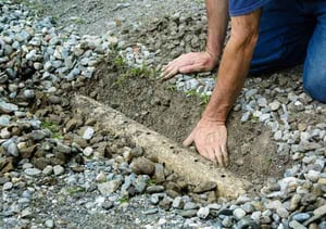 guy_digging_french_drain